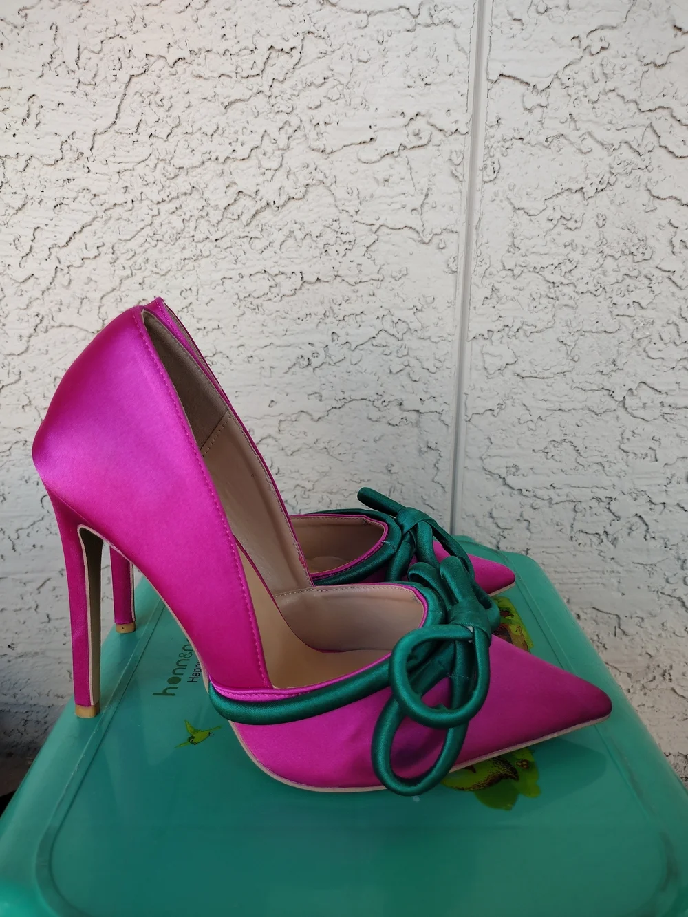 Women's Satin Pointed Toe Stiletto Pumps with Green Bow - Fuchsia